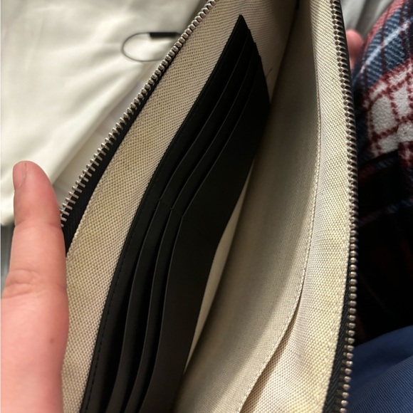 Unisex Gucci Pouch For Sale 10/10 Condition - Picture 5 of 7